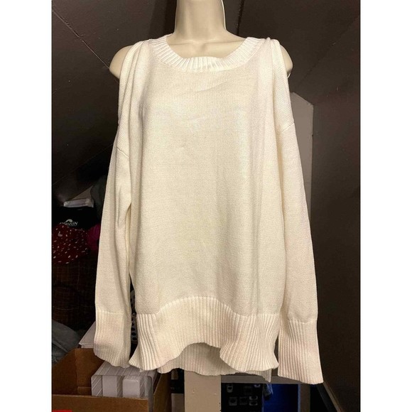 BCBGMaxAzria Sweaters - BCBG MAXAZRIA Sweater size L